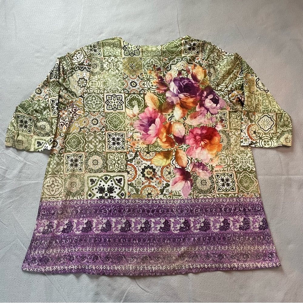 Catherines Womens 3/4 Sleeve Blouse, V-Neck Knit Top. Plus Size 1x Flower mosaic - Picture 2 of 5